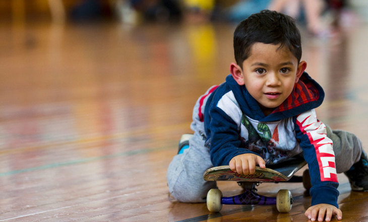 Young tamariki on a skateboard