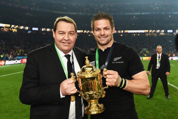 Steve Hansen and Richie McCaw holding the Rugby World Cup
