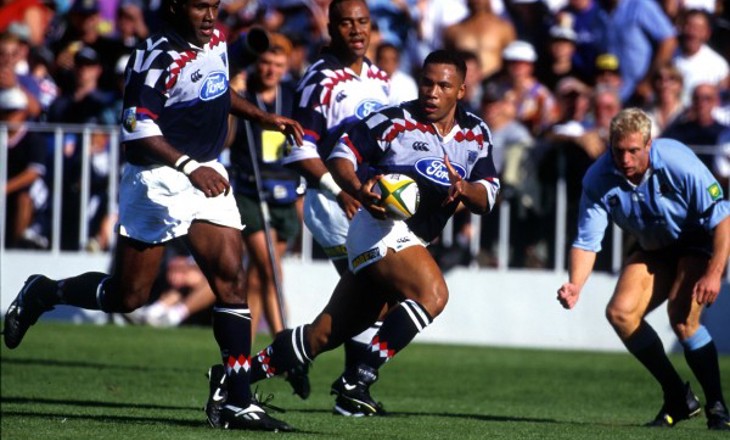 Ofisa Tonu'u running with rugby ball