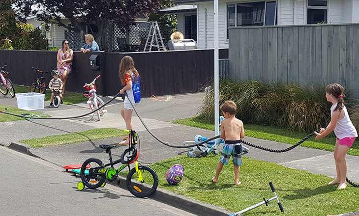 kids playing tug of war