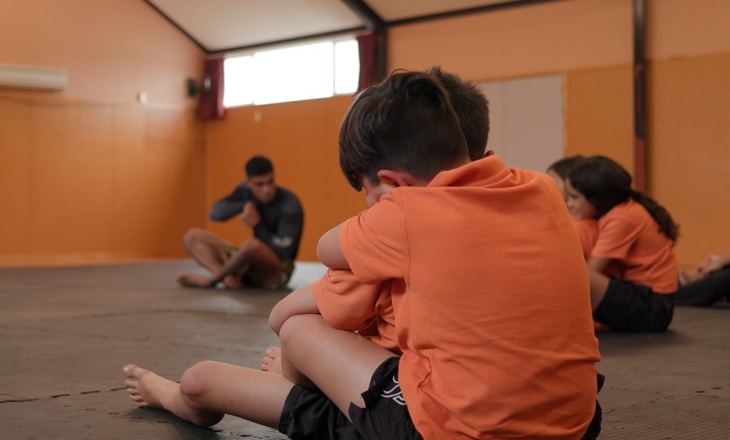 children learning jiu jitsu