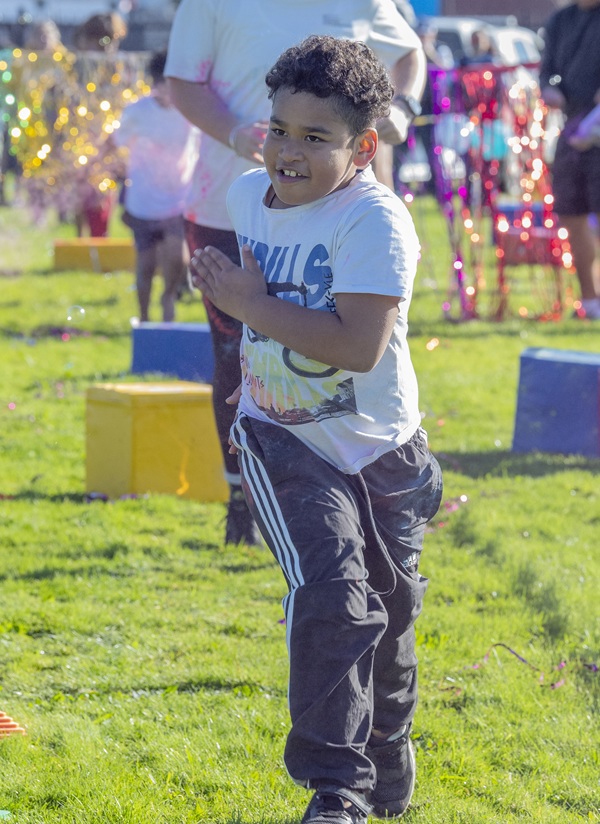 Tamariki at a colour run